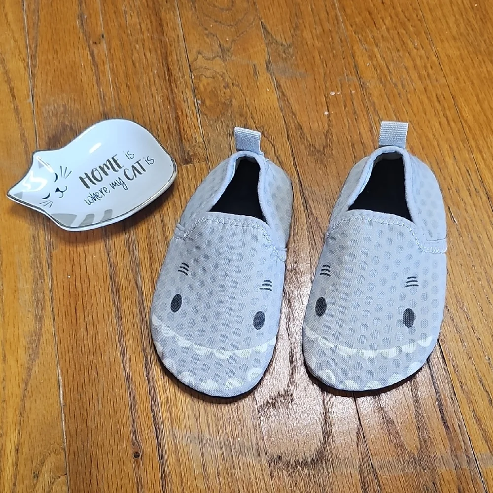 Shark Water Shoes Size 24-25 (8-9) So Cute!
